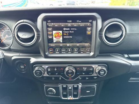 Used 2018 Jeep Wrangler Unlimited Sahara AWD/4WD image 13