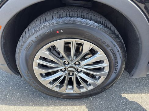 Used 2024 Cadillac XT4 Premium Luxury image 33