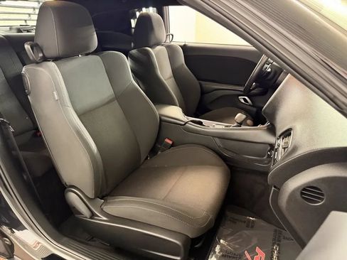 Used 2016 Dodge Challenger R/T RWD image 29