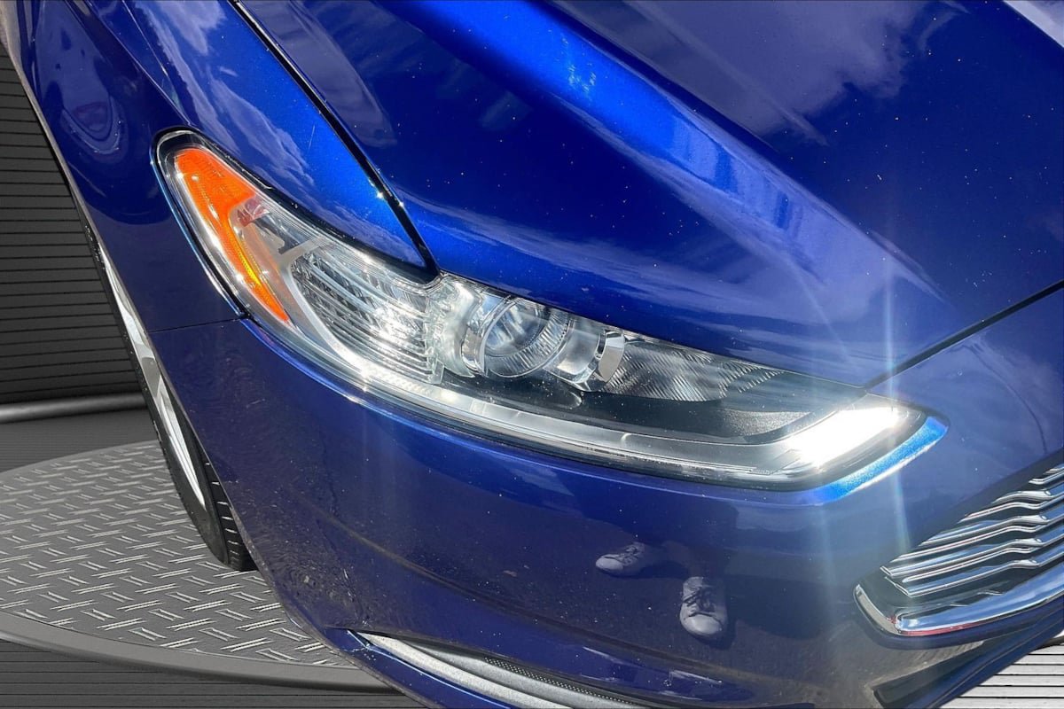 Used 2015 Ford Fusion SE FWD image 29