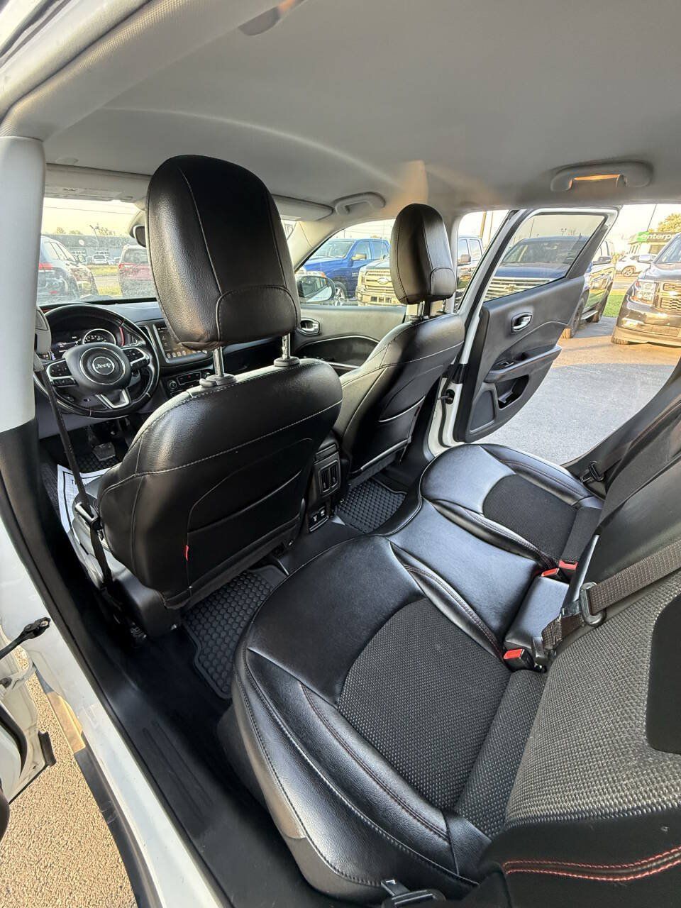 Used 2020 Jeep Compass Trailhawk AWD/4WD image 23
