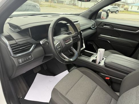 Used 2025 GMC Acadia Elevation image 13