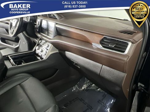 Used 2021 GMC Yukon Denali w/ Denali Premium Package image 30