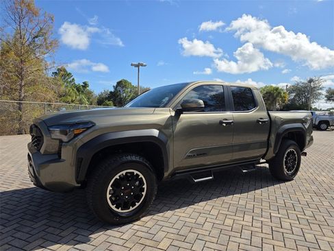 Certified 2025 Toyota Tacoma TRD Off-Road image 3