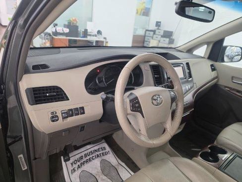 Used 2013 Toyota Sienna XLE FWD image 7