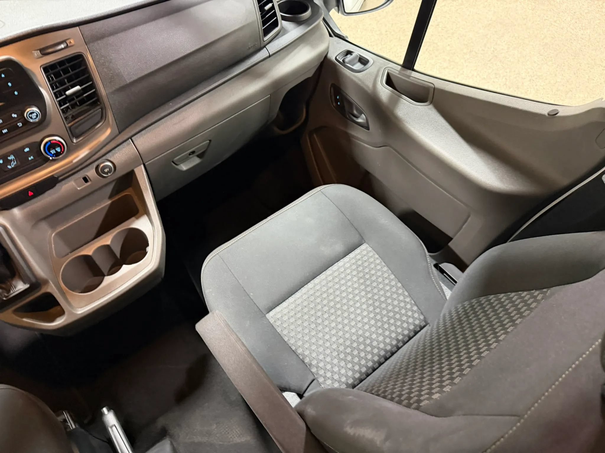 Used 2020 Ford Transit 150 XLT AWD/4WD image 55