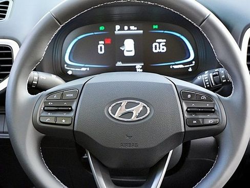 New 2025 Hyundai Venue Limited image 23