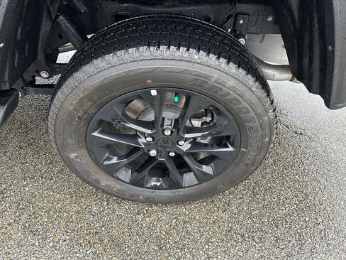 Used 2022 Jeep Gladiator Overland image 9