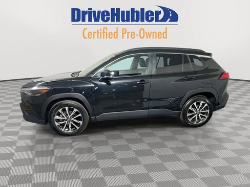 Used 2025 Toyota Corolla Cross XLE image 3