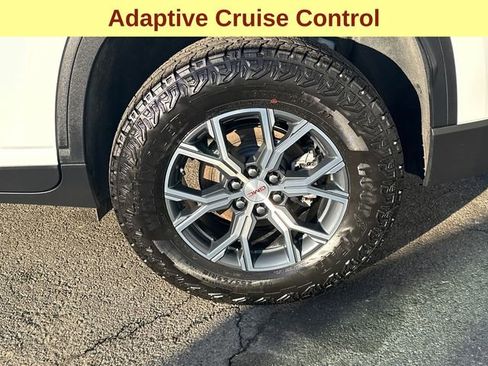 Used 2025 GMC Acadia AT4 w/ Luxury Package image 9