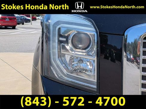 Used 2019 GMC Yukon Denali w/ Denali Ultimate Package AWD/4WD image 16