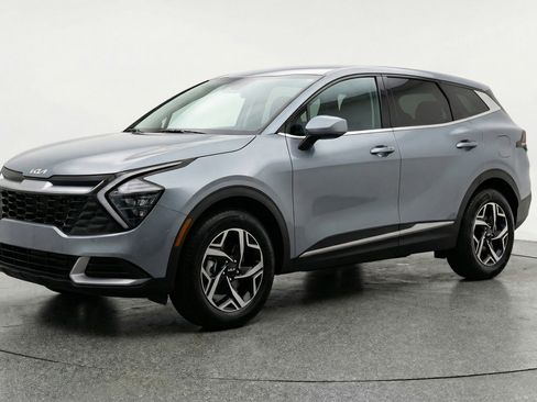 Used 2025 Kia Sportage LX FWD image 3