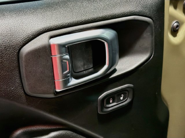 Used 2025 Jeep Wrangler Sport AWD/4WD image 17