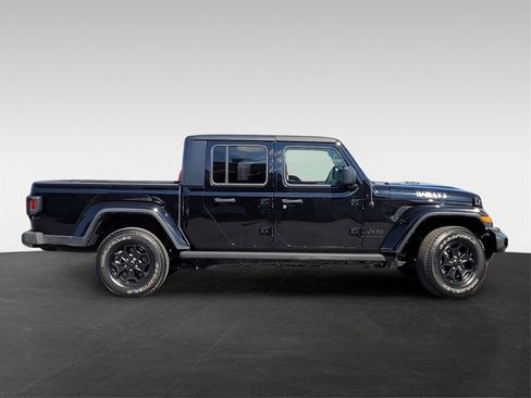 Used 2023 Jeep Gladiator Willys image 3