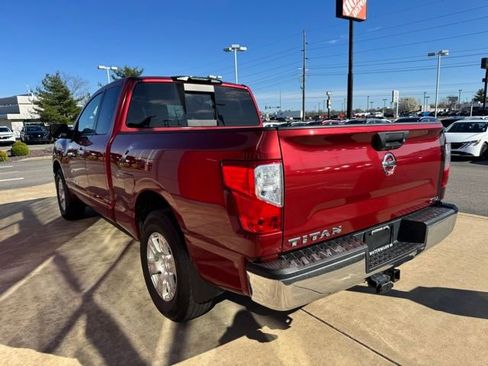 Used 2018 Nissan Titan SV image 6
