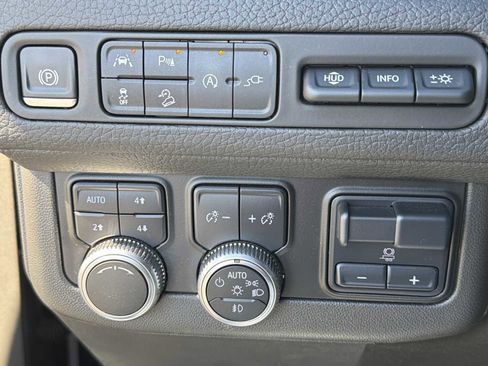 Used 2021 GMC Yukon Denali w/ Denali Premium Package image 15