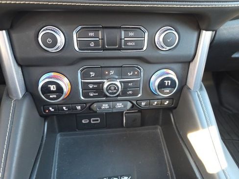 Used 2023 GMC Yukon SLT image 17