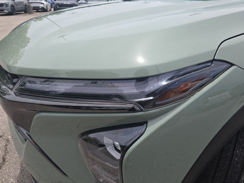 Used 2024 Chevrolet Trax RS w/ Sunroof Package FWD image 32
