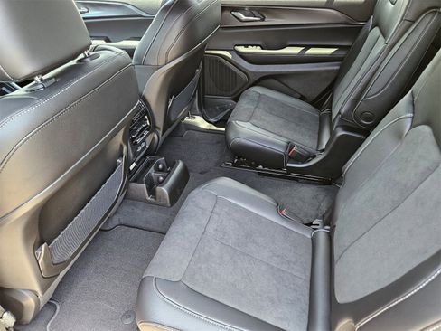 New 2025 Jeep Grand Cherokee L Altitude image 30