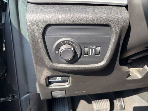 Used 2024 Jeep Grand Cherokee L Laredo image 11