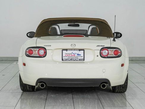 Used 2008 MAZDA MX-5 Miata Grand Touring w/ Premium Pkg RWD image 6