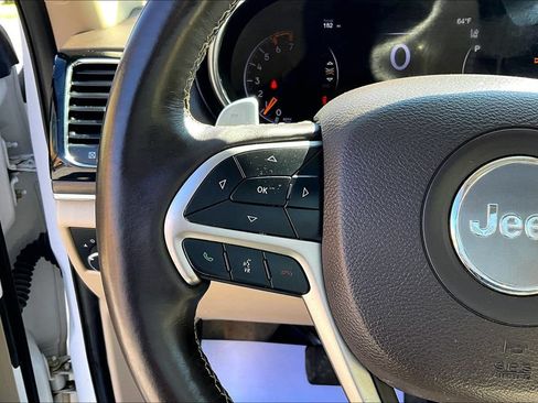 Used 2020 Jeep Grand Cherokee Overland AWD/4WD image 17