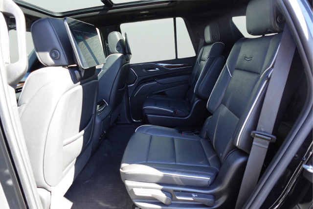 Used 2024 Cadillac Escalade Premium Luxury AWD/4WD image 18