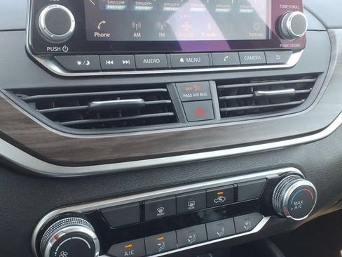 Used 2024 Nissan Altima 2.5 SV FWD image 17