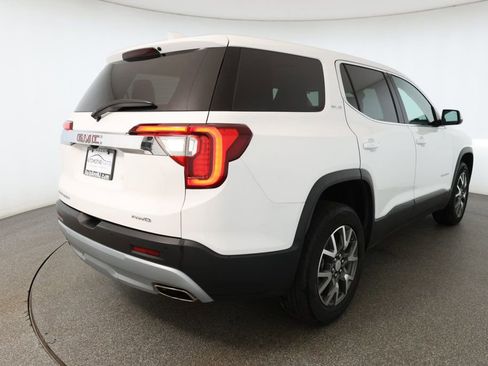 Used 2023 GMC Acadia SLE AWD/4WD image 4
