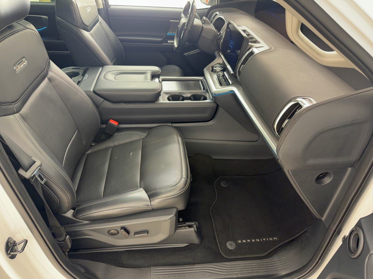 Used 2025 Ford Expedition Max Platinum AWD/4WD image 30