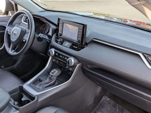 Used 2020 Toyota RAV4 XLE Premium image 35