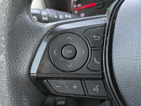 Used 2021 Toyota RAV4 XLE w/ Convenience Package image 28