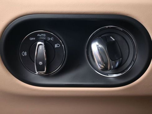 Certified 2023 Porsche Macan Turbo image 24