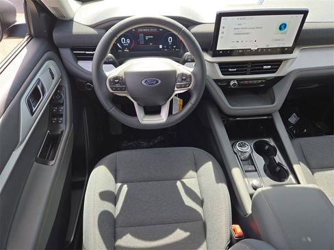 New 2025 Ford Explorer Active image 10