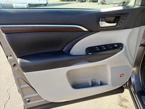 Used 2015 Toyota Highlander Limited Platinum image 13