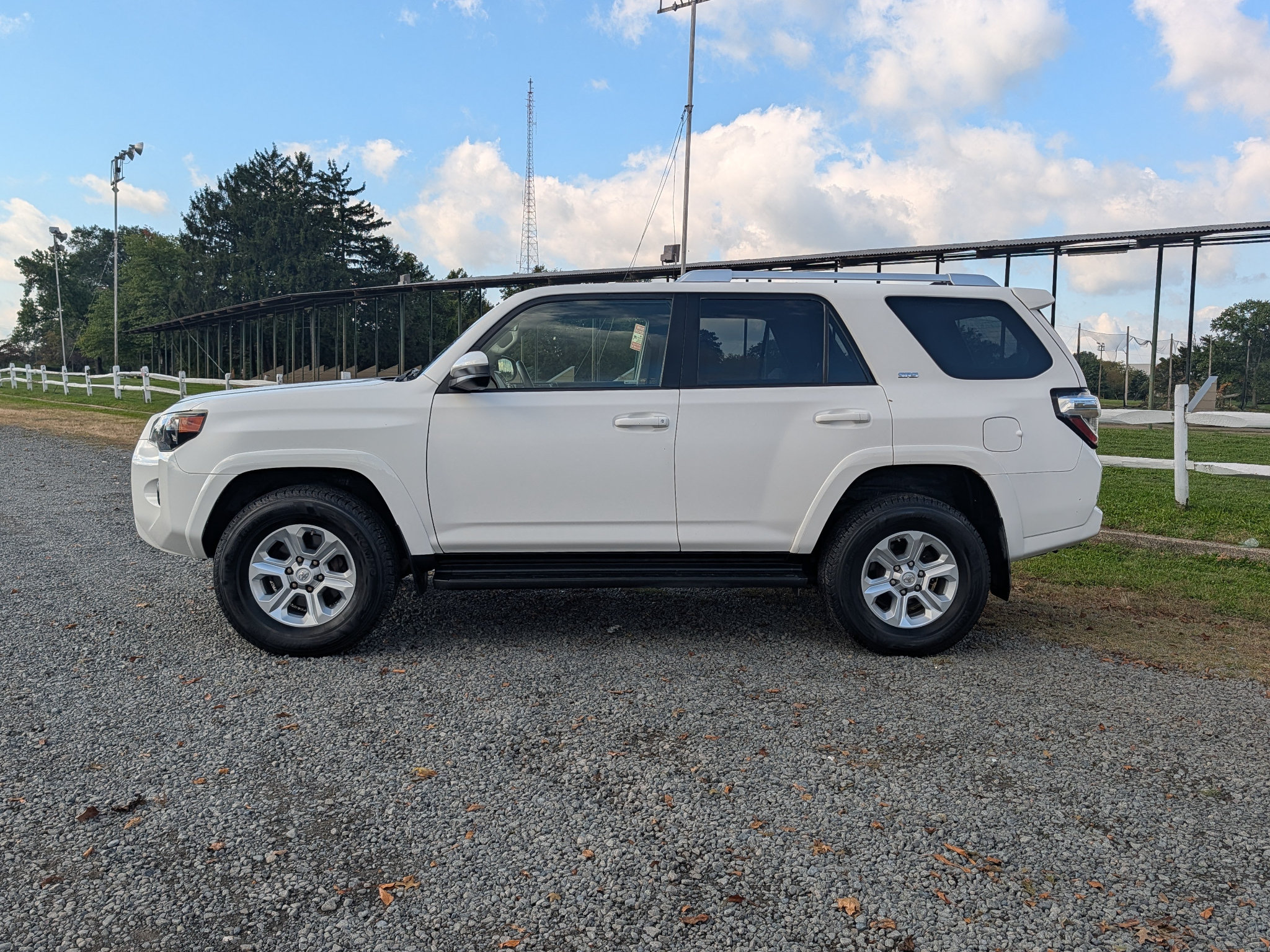 Used 2016 Toyota 4Runner SR5 AWD/4WD image 9