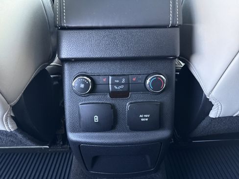 Used 2016 Ford Explorer Platinum image 27