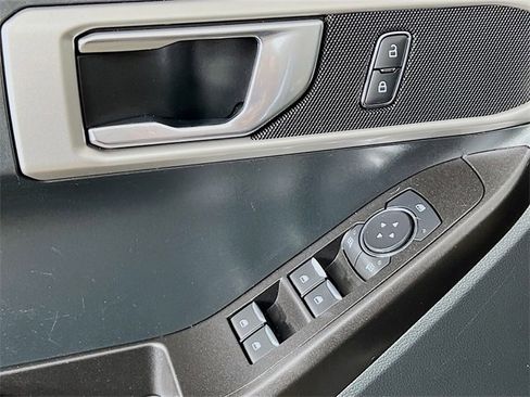 Used 2021 Ford Explorer Base image 9