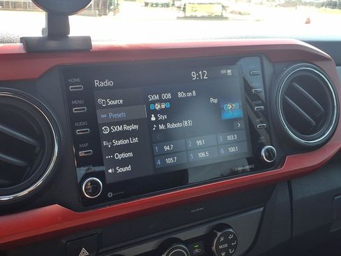 Used 2020 Toyota Tacoma TRD Off-Road AWD/4WD image 7