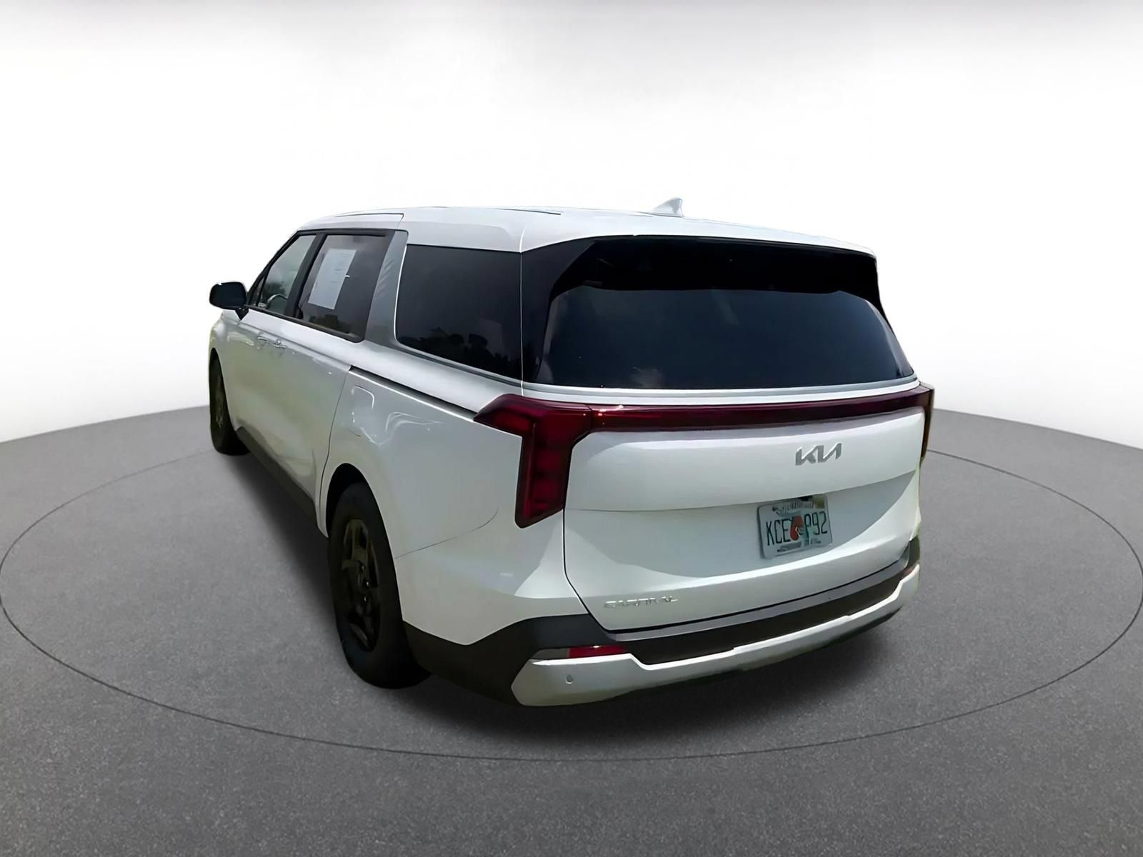 Used 2026 Kia Carnival FWD image 10