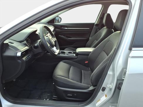 Used 2023 Nissan Altima 2.5 SV image 9