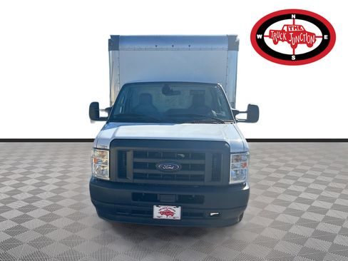 Used 2022 Ford E-350 and Econoline 350 Super Duty image 2