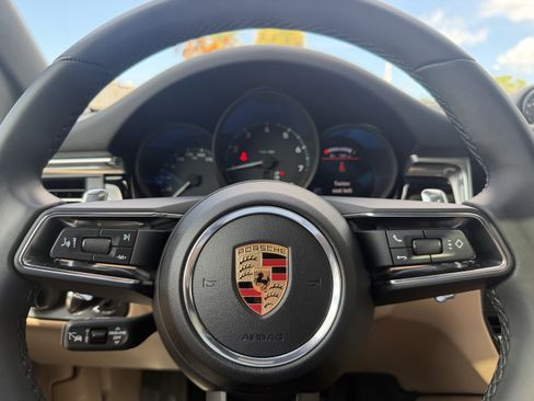 Certified 2025 Porsche Macan AWD/4WD image 32