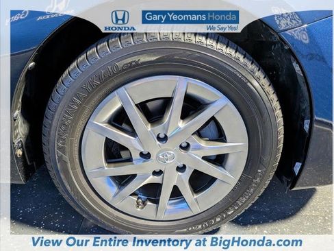 Used 2017 Toyota Prius V Two image 12