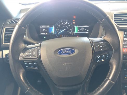 Used 2017 Ford Explorer XLT w/ Equipment Group 202A AWD/4WD image 24