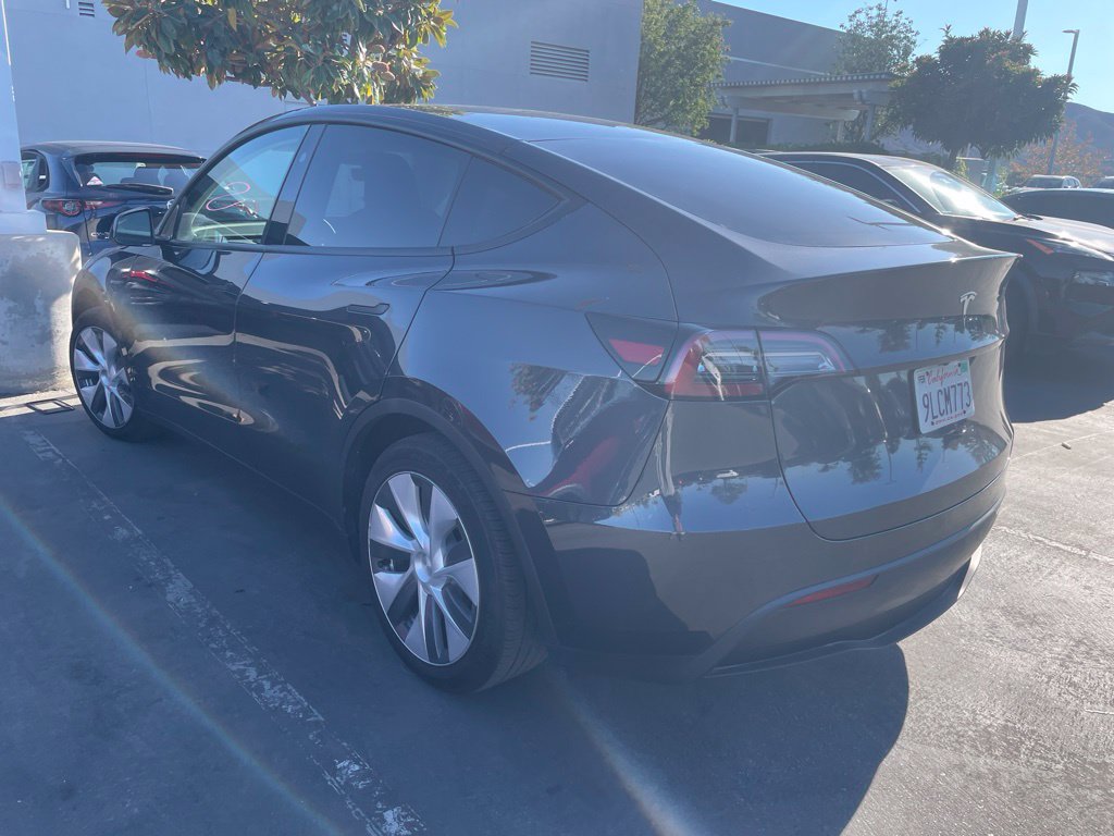 Used 2024 Tesla Model Y 2WD image 5