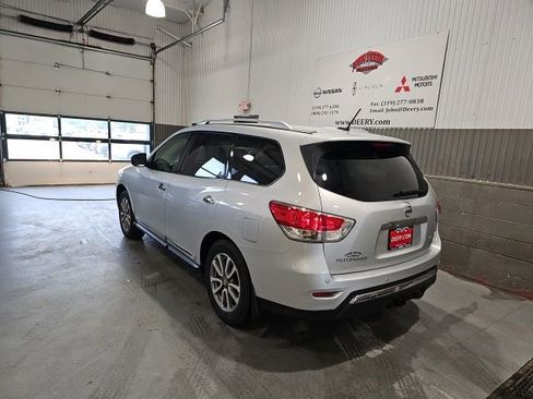Used 2015 Nissan Pathfinder SL w/ Trailer Tow Package AWD/4WD image 5