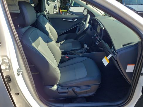 New 2026 Kia Niro EX FWD image 7