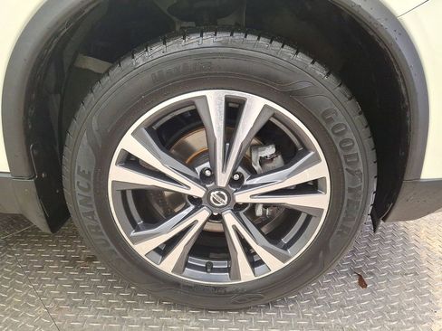 Used 2018 Nissan Rogue SL image 27