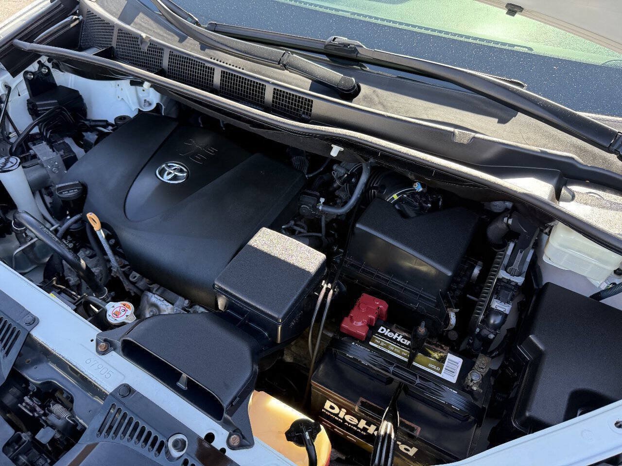 Used 2020 Toyota Sienna SE Premium w/ Nightshade Edition FWD image 12
